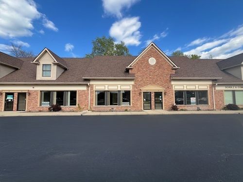 4 Cedar Ridge Dr, Lake In The Hills, IL, 60156-4712 | Card Image