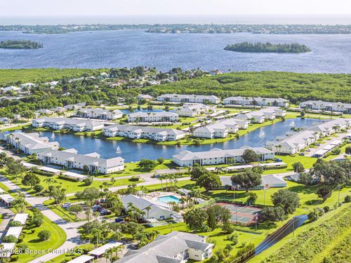464 Grove Isle Cir, Vero Beach, FL, 32962-8594 | Card Image