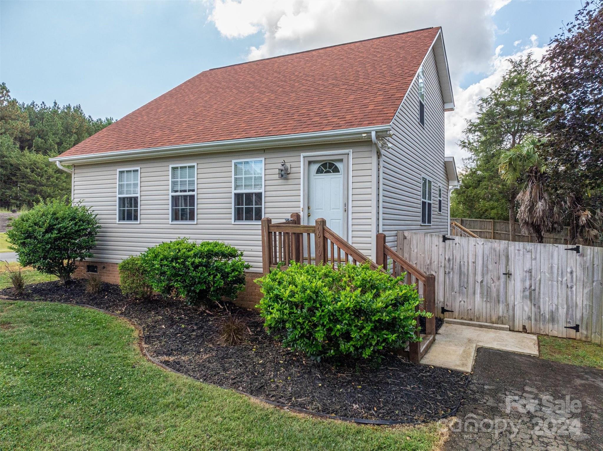 Sarah Dr, Denver, NC 28037