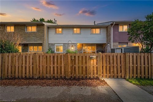 43-423 Westwood Dr, Kitchener, ON, N2M5B5 | Card Image