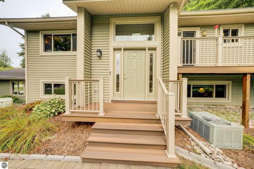7920 S Shoreside Dr, Traverse City, MI, 49684-9569 | Card Image