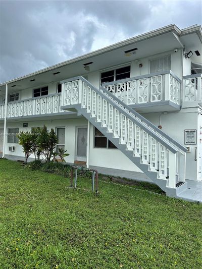 23 - 100 Nw 204th St, Condo with 2 bedrooms, 1 bathrooms and null parking in Miami Gardens FL | Image 1