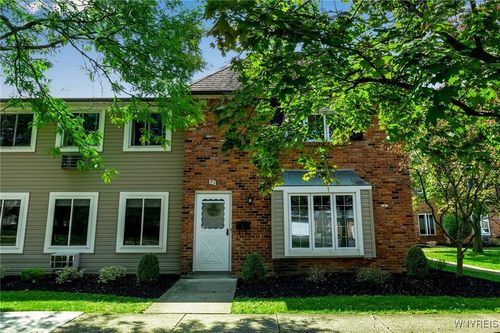 92 Wellington Ct, Amherst, NY, 14221-6750 | Card Image