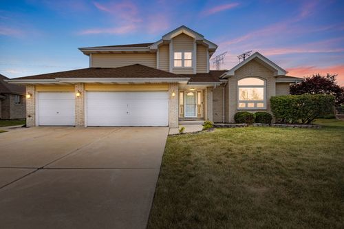 8425 Brookside Glen Dr, Tinley Park, IL, 60487-7045 | Card Image