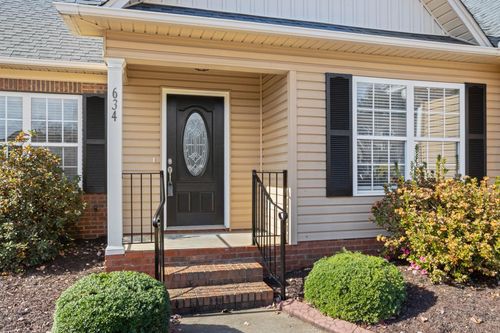 634 Secretariat Dr, Boiling Springs, SC, 29316-8387 | Card Image