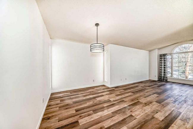 207 Coachway Rd Sw, House other with 3 bedrooms, 3 bathrooms and 2 parking in Calgary AB | Image 20