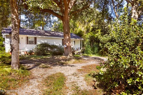 605/607 Russell Avenue, Ocean Springs, MS, 39564 | Card Image