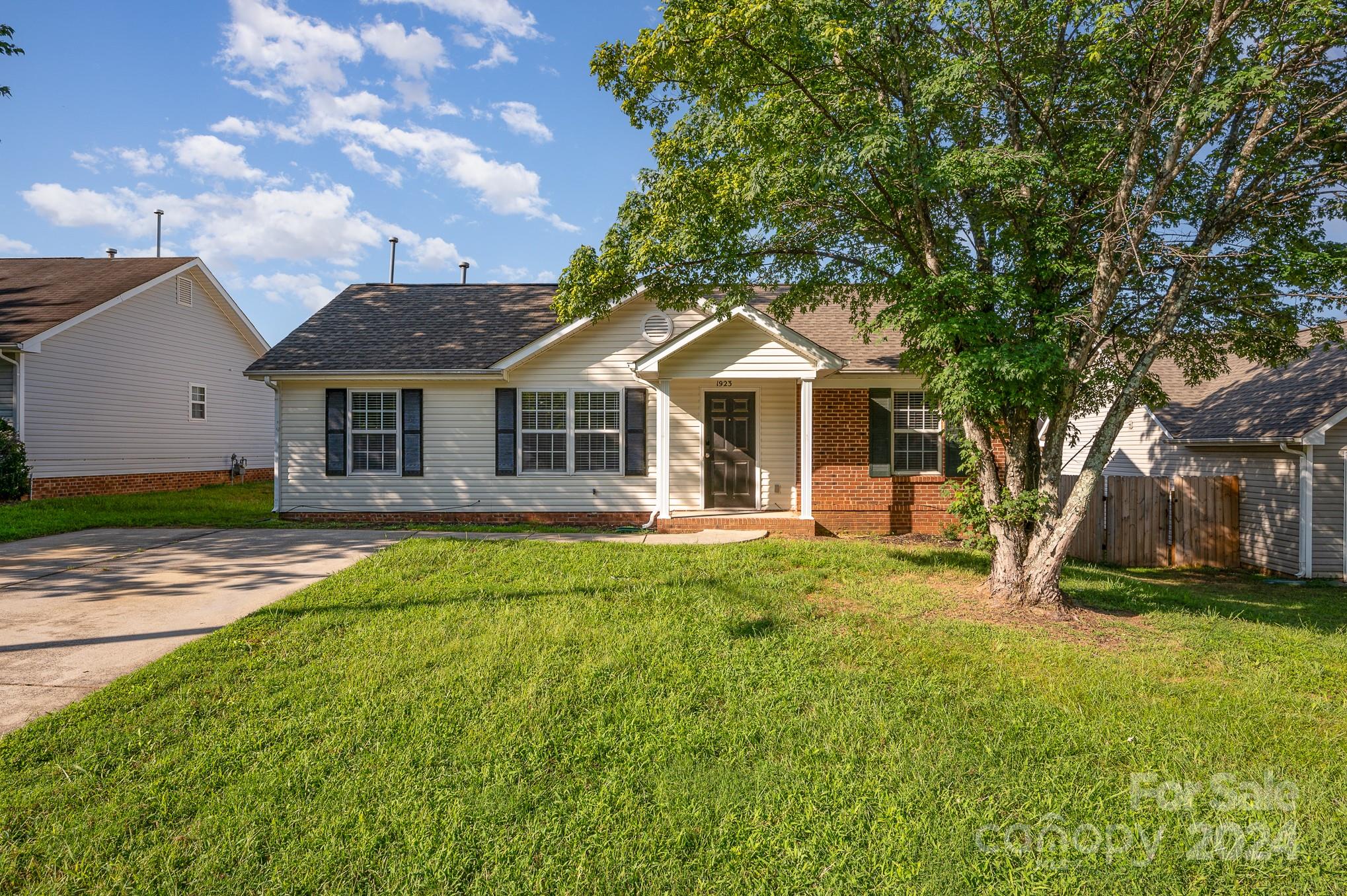 Dietrich Ln, Charlotte, NC 28262