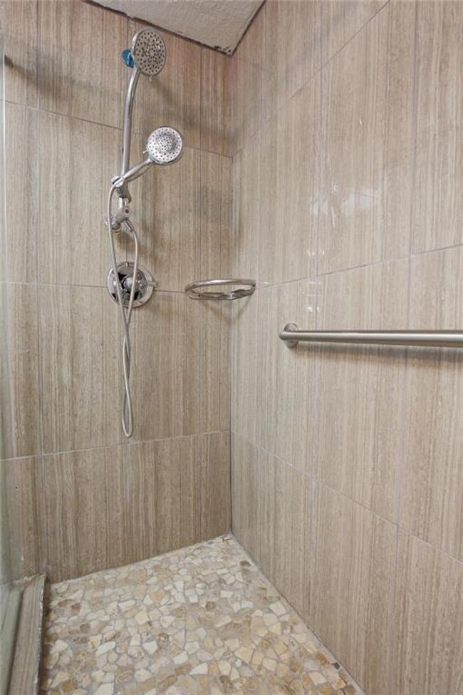 1305 Fairview Dr, House other with 2 bedrooms, 1 bathrooms and null parking in Alvin TX | Image 10