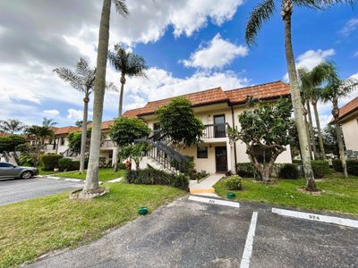 205 - 7202 Golf Colony Court, Condo with 2 bedrooms, 2 bathrooms and null parking in Lake Worth FL | Image 1