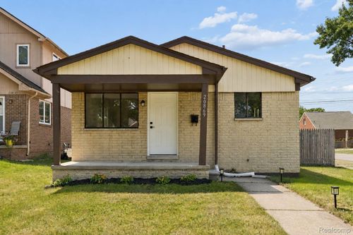 20869 Panama St, Warren, MI, 48091-4338 | Card Image