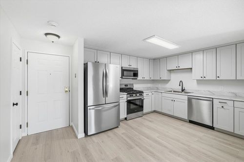apt-206-4 Knights Bridge Dr, Nashua, NH, 03063-5086 | Card Image