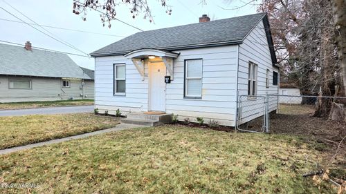 1302 W Prasch Ave, Yakima, WA, 98902-5345 | Card Image