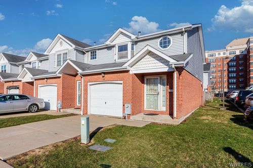 319 King Peterson Rd, Buffalo, NY, 14204-1782 | Card Image