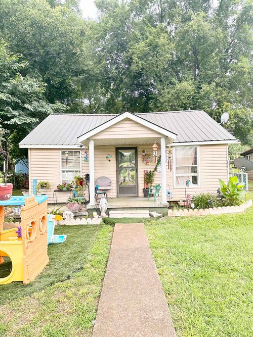 1212 W Montgomery Ave, Sheffield, AL, 35660-5753 | Card Image