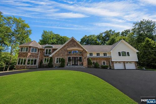 252 Mabel Pl, Franklin Lakes, NJ, 07417-3009 | Card Image