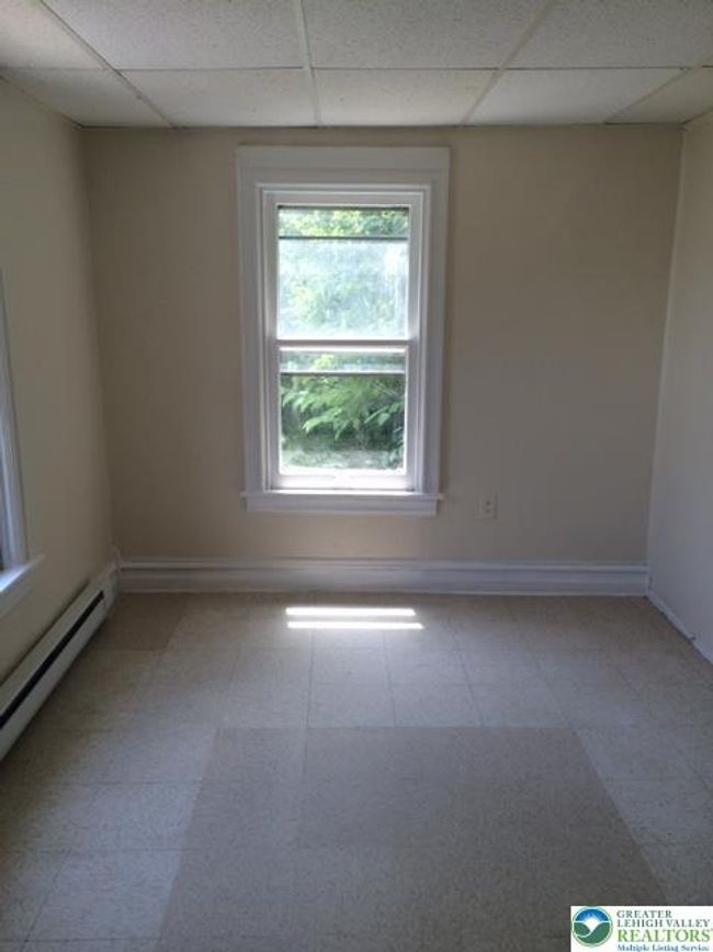 1 - 526 W Gordon St, Home with 2 bedrooms, 1 bathrooms and null parking in Allentown PA | Image 4