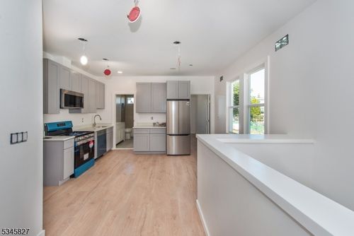 4-30 Bowdoin St, Clifton, NJ, 07013-2063 | Card Image