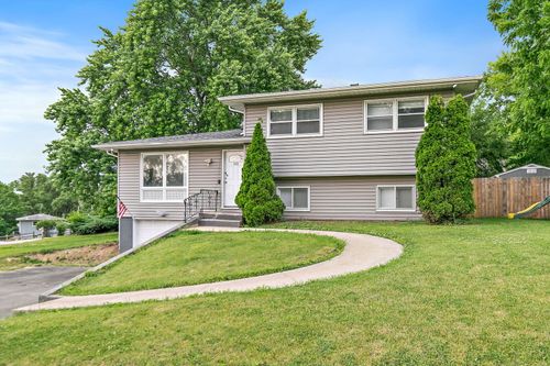 140 Skyline Dr, Carpentersville, IL, 60110-1539 | Card Image