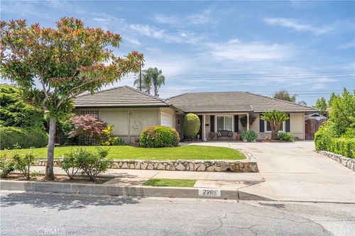 2208 E Linfield St, Glendora, CA, 91740-4637 | Card Image