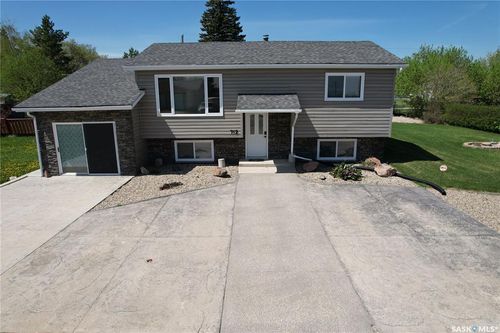 712 Southesk St, Whitewood, SK, S0G5C0 | Card Image