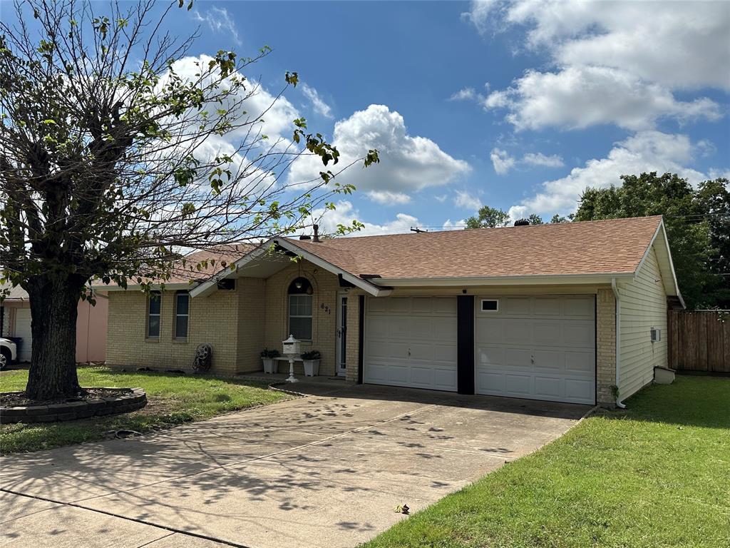 Newton Dr, Burleson, TX 76028