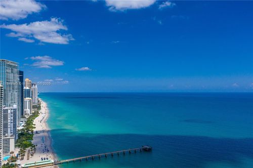 204-214 Poinciana Dr, Sunny Isles Beach, FL, 33160-4519 | Card Image