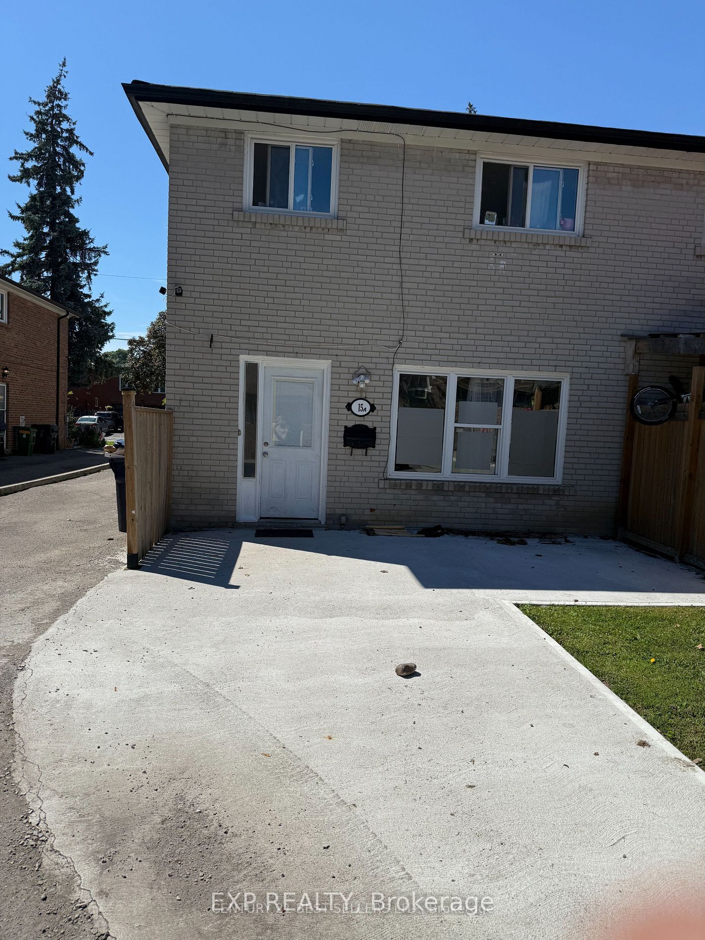 Residential Lease in Toronto E08