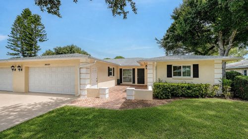 5621 Palm Aire Dr, Sarasota, FL, 34243-3702 | Card Image
