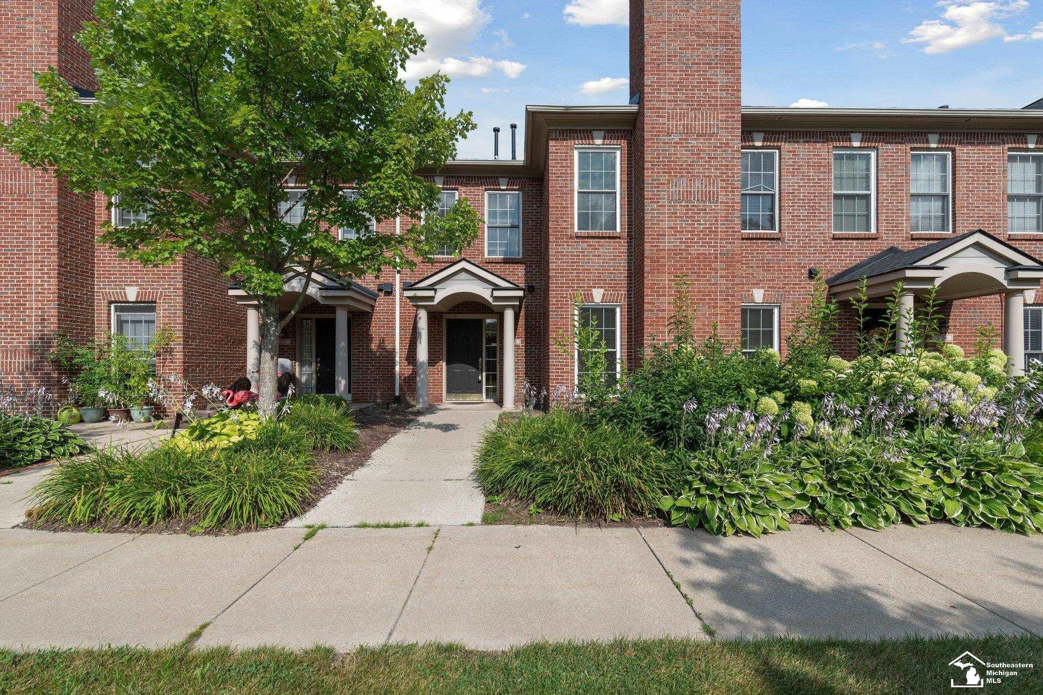 Hampshire Ln, Ypsilanti, MI 48197