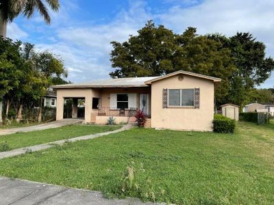 148 S Flame Avenue, House other with 3 bedrooms, 2 bathrooms and null parking in Pahokee FL | Image 1