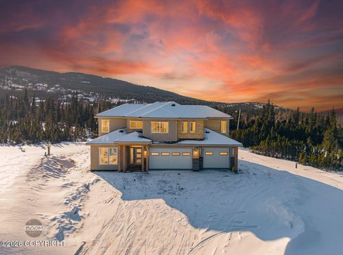 8200 Leo Cir, Anchorage, AK, 99516-5233 | Card Image