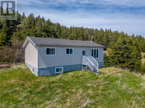 592 Main Rd, Mount Carmel, NL, A0B2M0 | Card Image