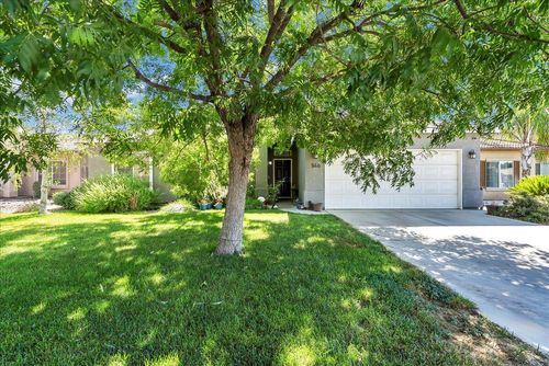 946 N Villa St, Porterville, CA, 93257-1577 | Card Image
