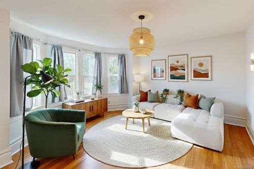 2943 Cedar Hill Rd, Victoria, BC, V8T3H8 | Card Image