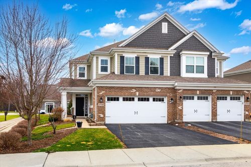 27W119 Redbud Ln, Winfield, IL, 60190-2030 | Card Image