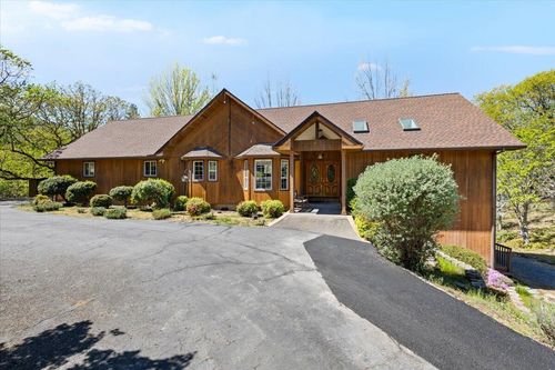 8959 John Day Dr, Gold Hill, OR, 97525-9612 | Card Image