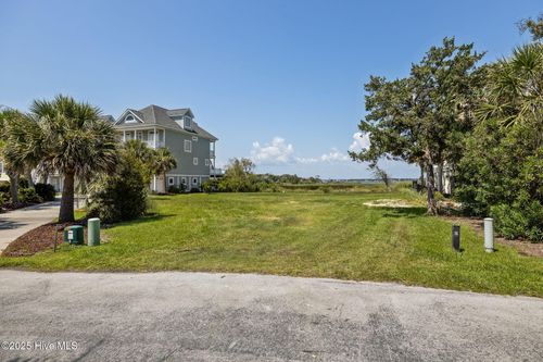 123 & 125 Coral Bay Ct, Atlantic Beach, NC, 28512-5350 | Card Image