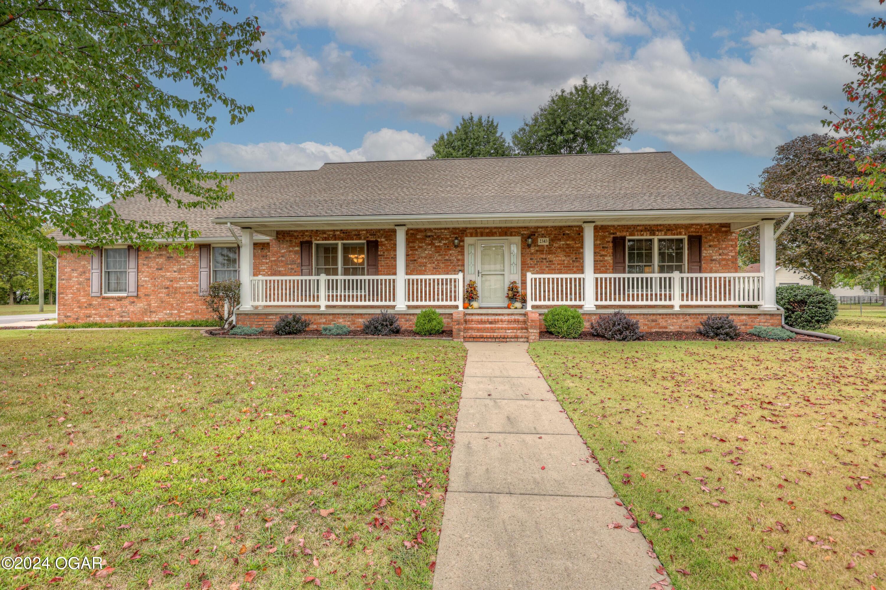 Laura St, Carthage, MO 64836