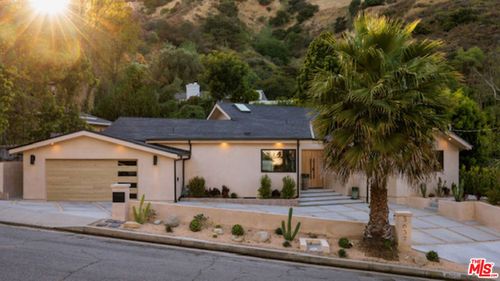 3637 Loadstone Dr, Sherman Oaks, CA, 91403-4517 | Card Image