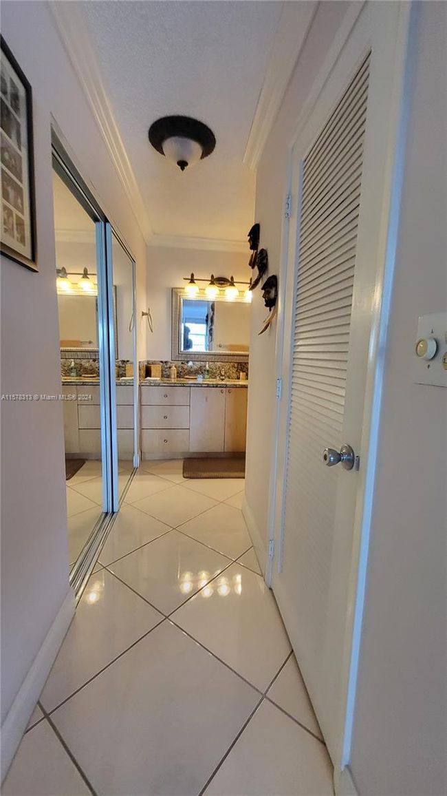 412A - 3800 S Ocean Dr, Condo with 2 bedrooms, 2 bathrooms and null parking in Hollywood FL | Image 21