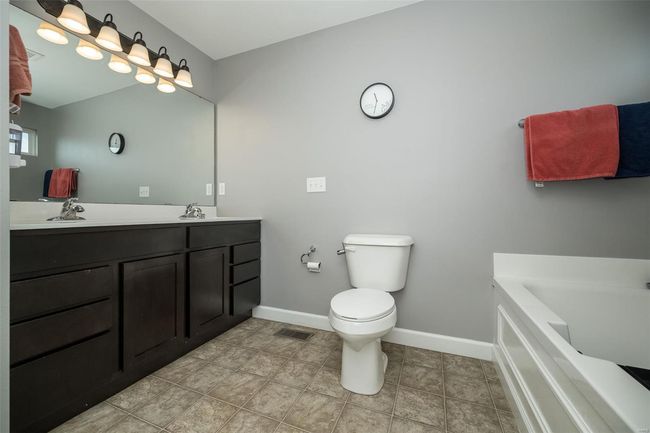 1338 Orchard Lakes Cir, House other with 4 bedrooms, 4 bathrooms and 3 parking in Belleville IL | Image 11