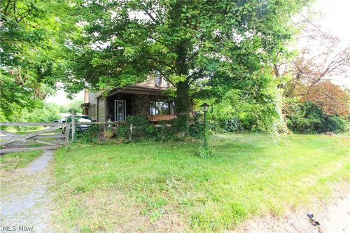 3363 Greensburg Rd, North Canton, OH, 44720-1464 | Card Image