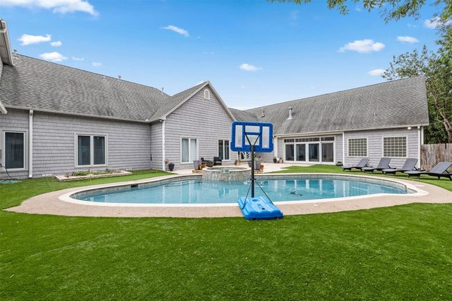 305 S Madison St, House other with 6 bedrooms, 7 bathrooms and 4 parking in La Grange TX | Image 6