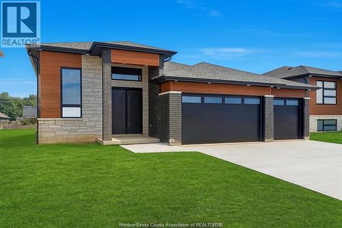 8343 Annie Ave, Mcgregor, ON, N0R1J0 | Card Image