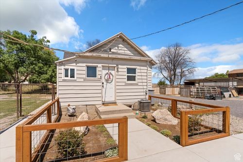 8385 W 11200 N, Tremonton, UT, 84337-9338 | Card Image