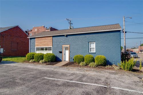 110 E Exchange St, Jerseyville, IL, 62052-1709 | Card Image