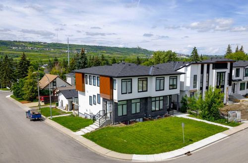 5003 21 Ave Nw, Calgary, AB, T3B0X3 | Card Image