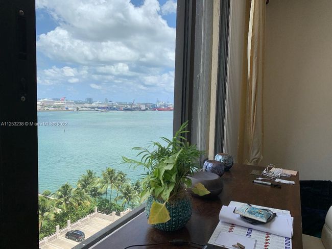 APT-1420 - 540 Brickell Key Dr, Condo with 1 bedrooms, 2 bathrooms and null parking in Miami FL | Image 4
