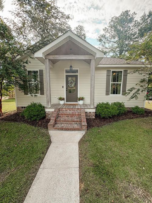 1203 S Saint Charles St, Poplarville, MS, 39470-3220 | Card Image